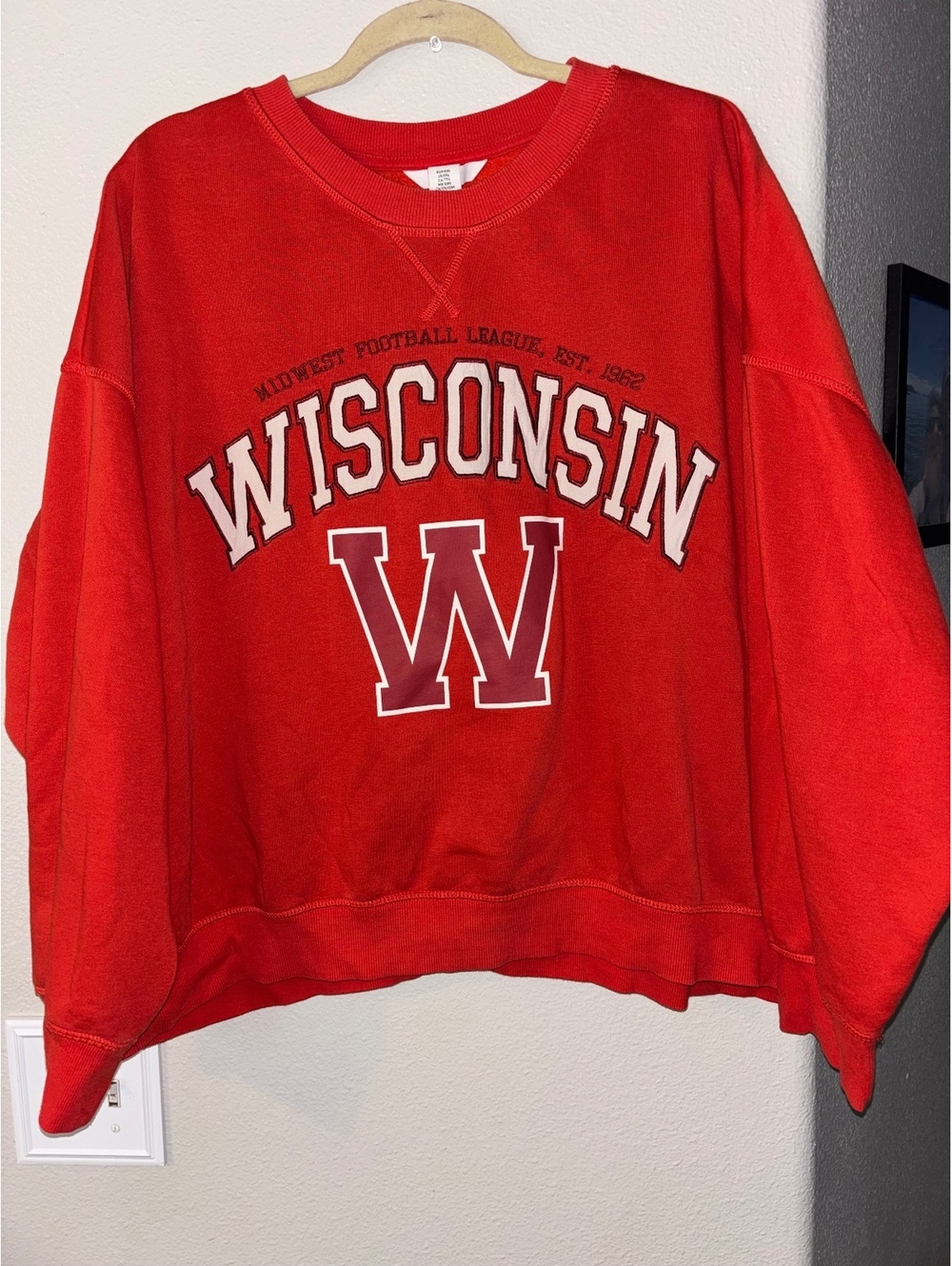 H&M Wisconsin Midwest Football League Red Crewneck Sweatshirt - Size XXL
